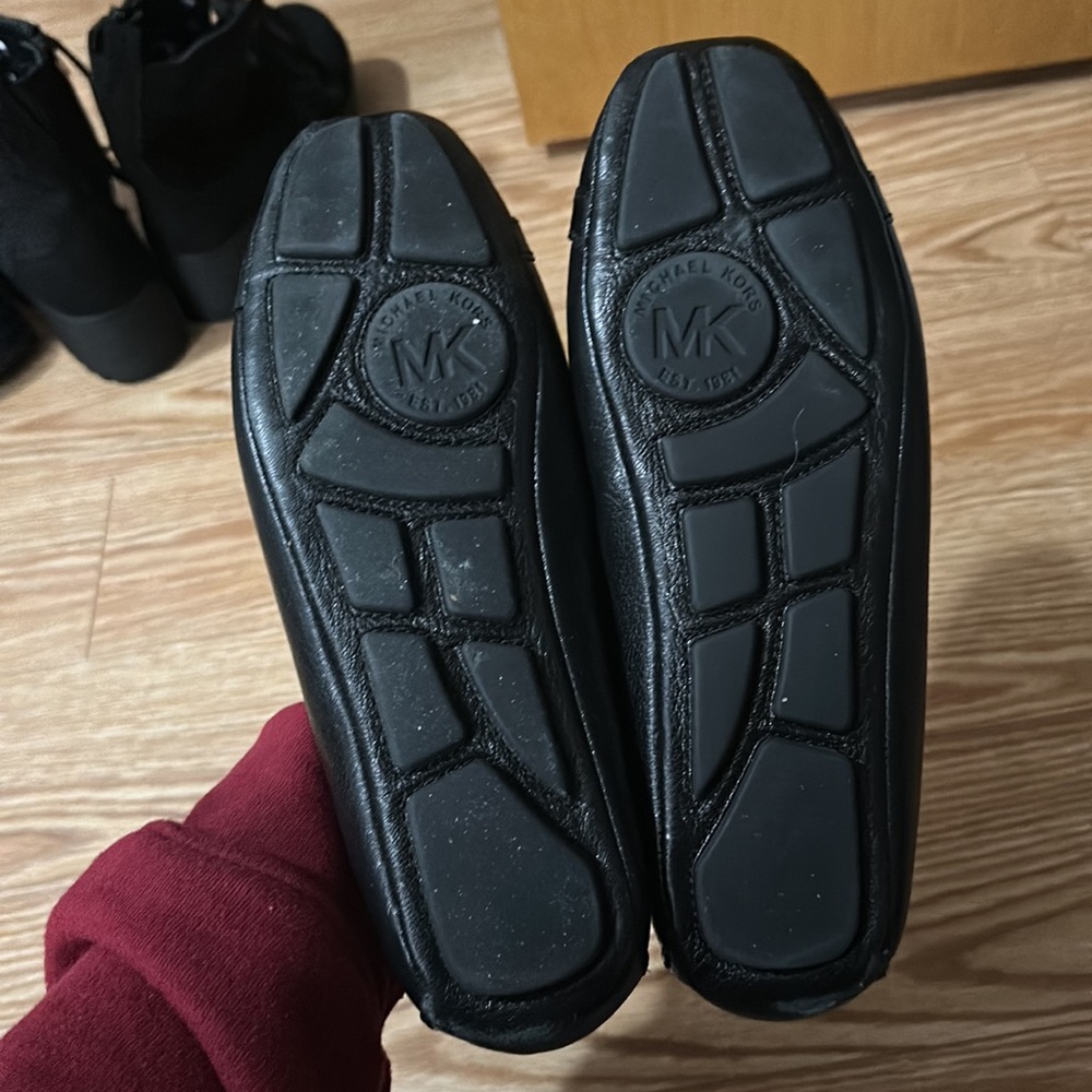 Michael Kors black with gold detail leather flats in great used condition! - Picture 3 of 4